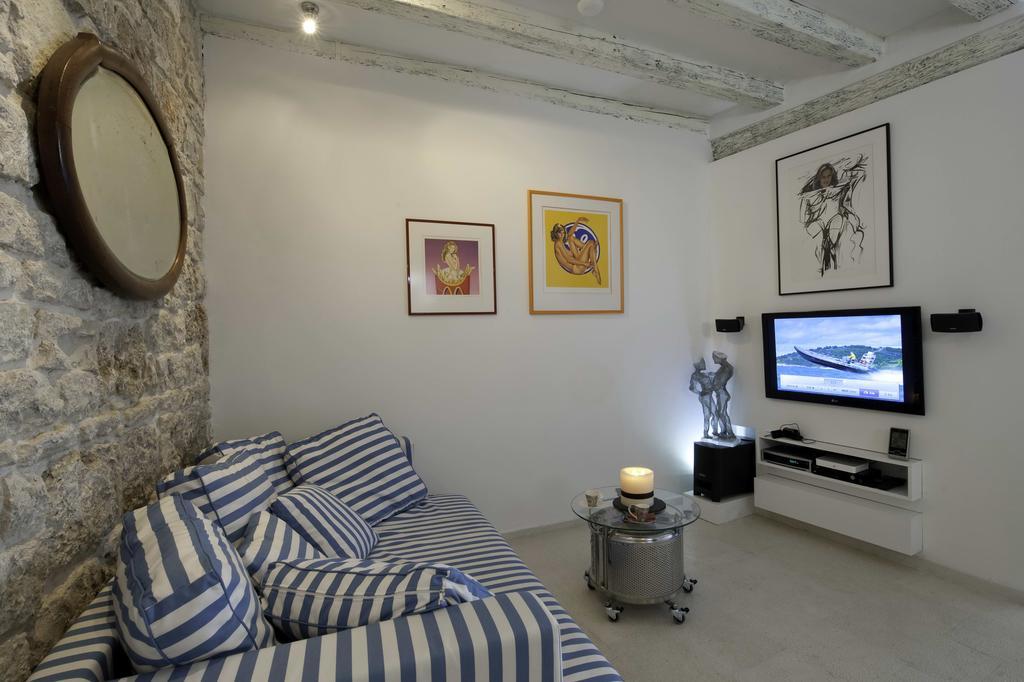 Apartment Whooart คอมีชา ภายนอก รูปภาพ